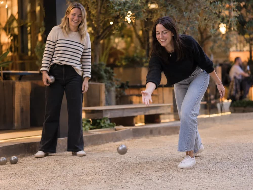 Illustratief sfeerbeeld: Samen een potje jeu de boules spelen