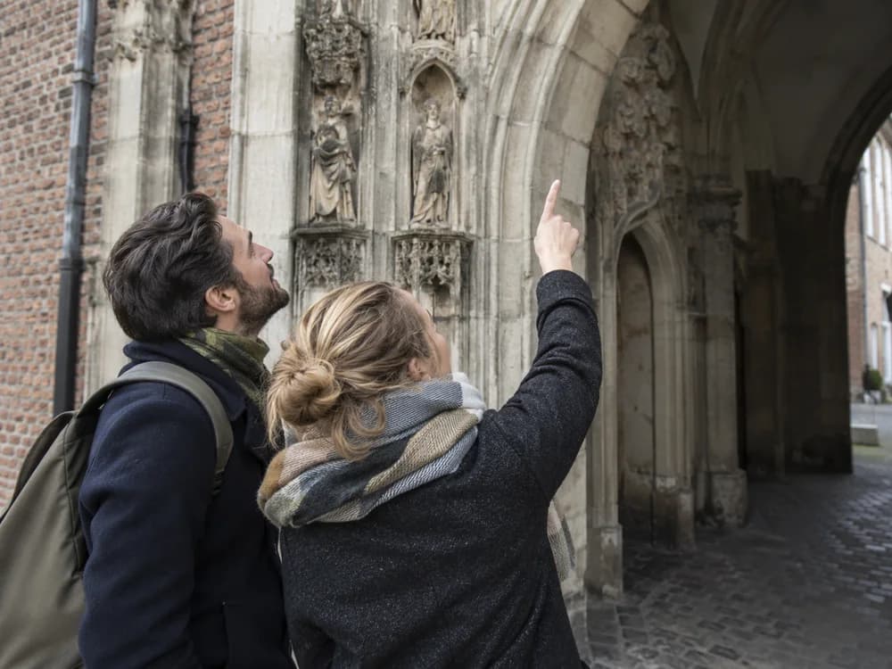 Illustratief sfeerbeeld: Samen oude geveldetails ontdekken