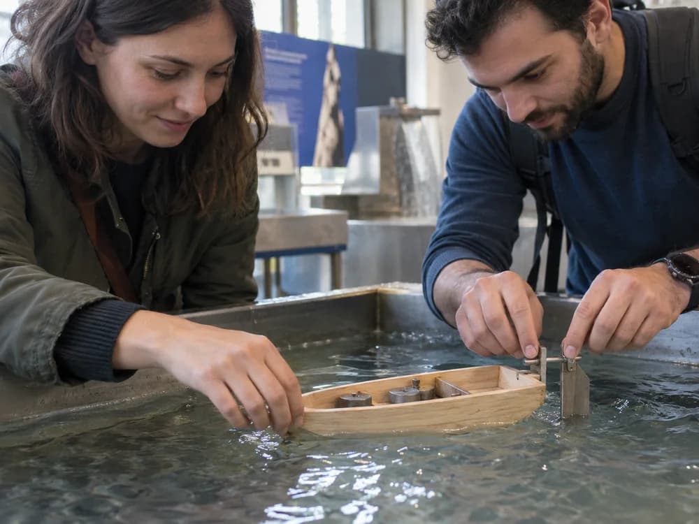 Illustratief sfeerbeeld: samen een modelboot bouwen en in een watertank testen.